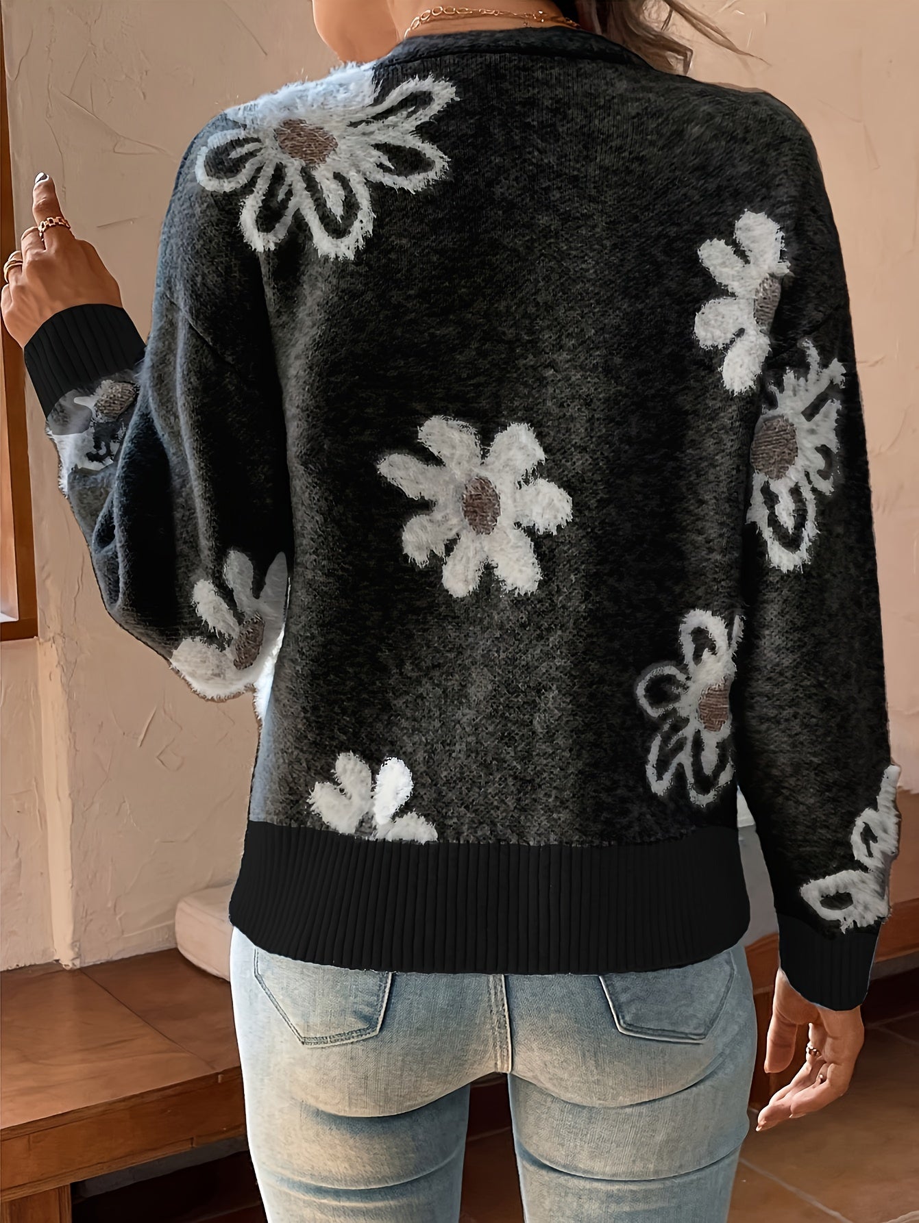 Amanda | Vintage Floral Knit Cardigan - Solfae