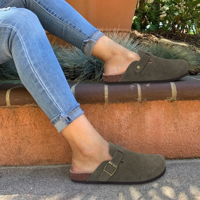 Laura | Comfortable Suede Boston Clogs - Solfae