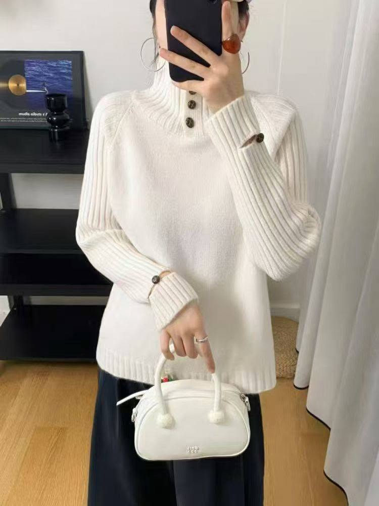 Victoria | Elegant Ribbed Turtleneck Sweater - Solfae